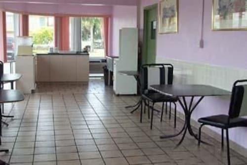 Econo Lodge Inn & Suites Флорида-Сити Экстерьер фото